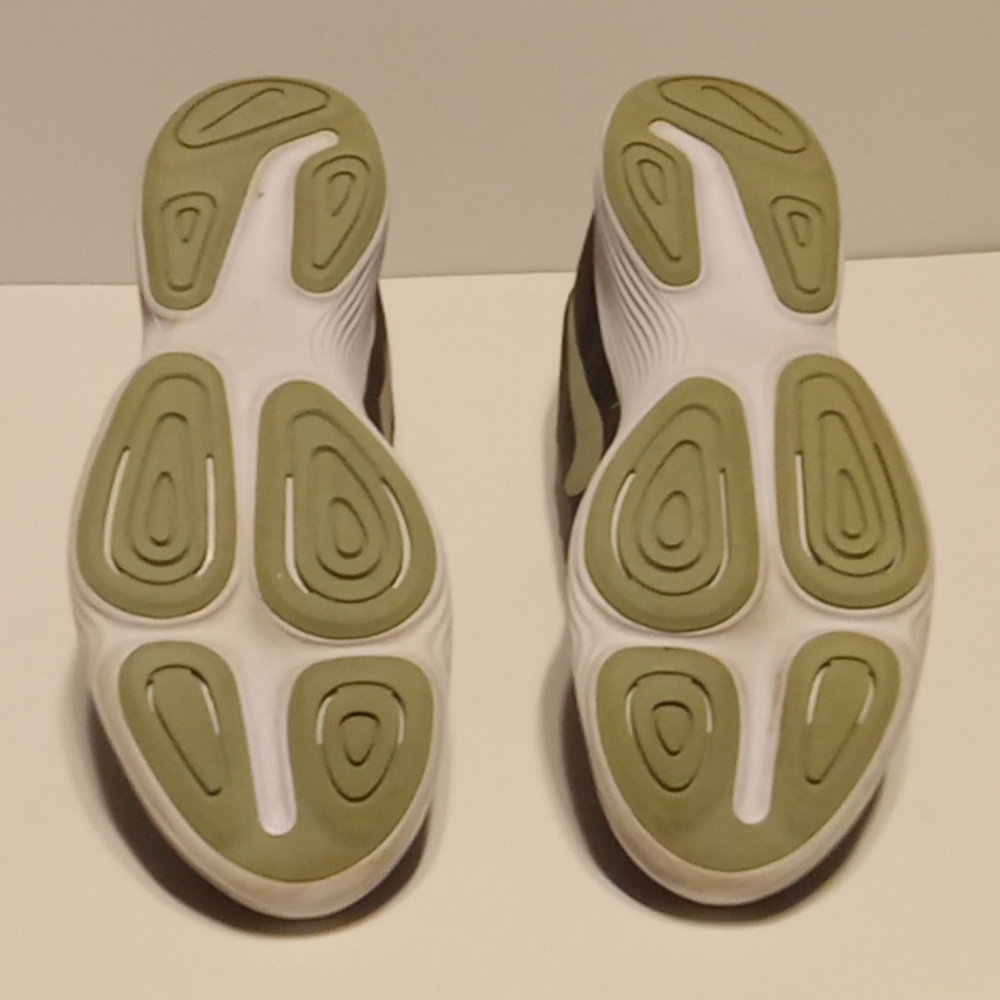 Nike Revolution 4 Size 11 - Picture 3 of 4